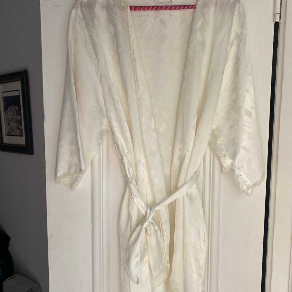 Vintage White Satin Robe with Lace Trim and Fun Design